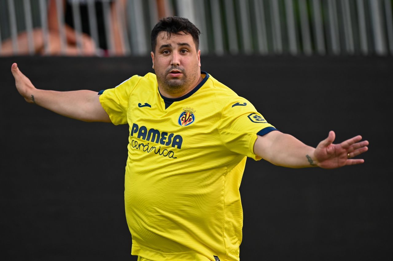 A intrat în istorie drept cel mai tânăr marcator din La Liga, dar acum surprinde prin fizicul lui_3