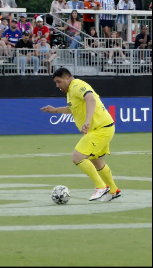 A intrat în istorie drept cel mai tânăr marcator din La Liga, dar acum surprinde prin fizicul lui_4