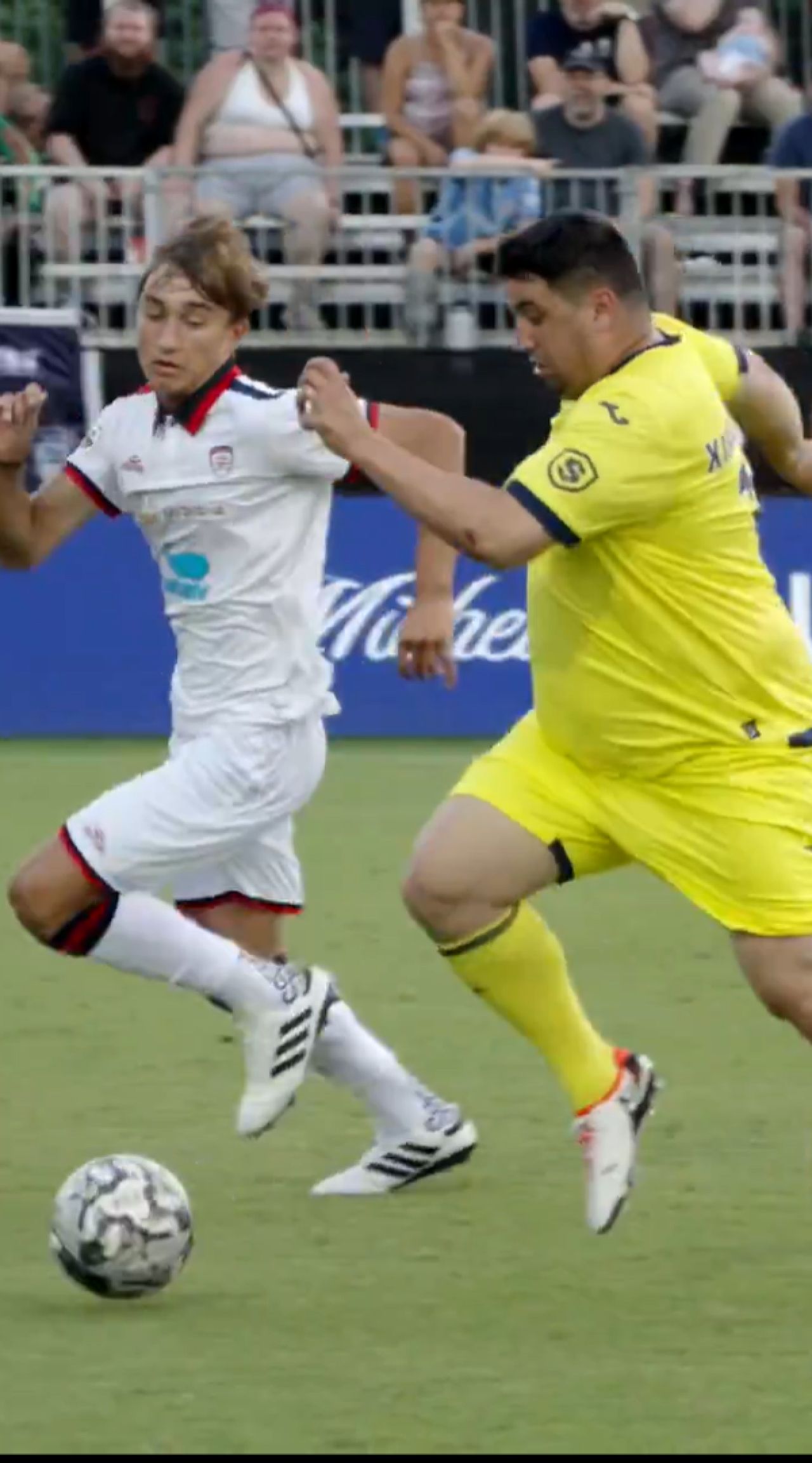 A intrat în istorie drept cel mai tânăr marcator din La Liga, dar acum surprinde prin fizicul lui_9