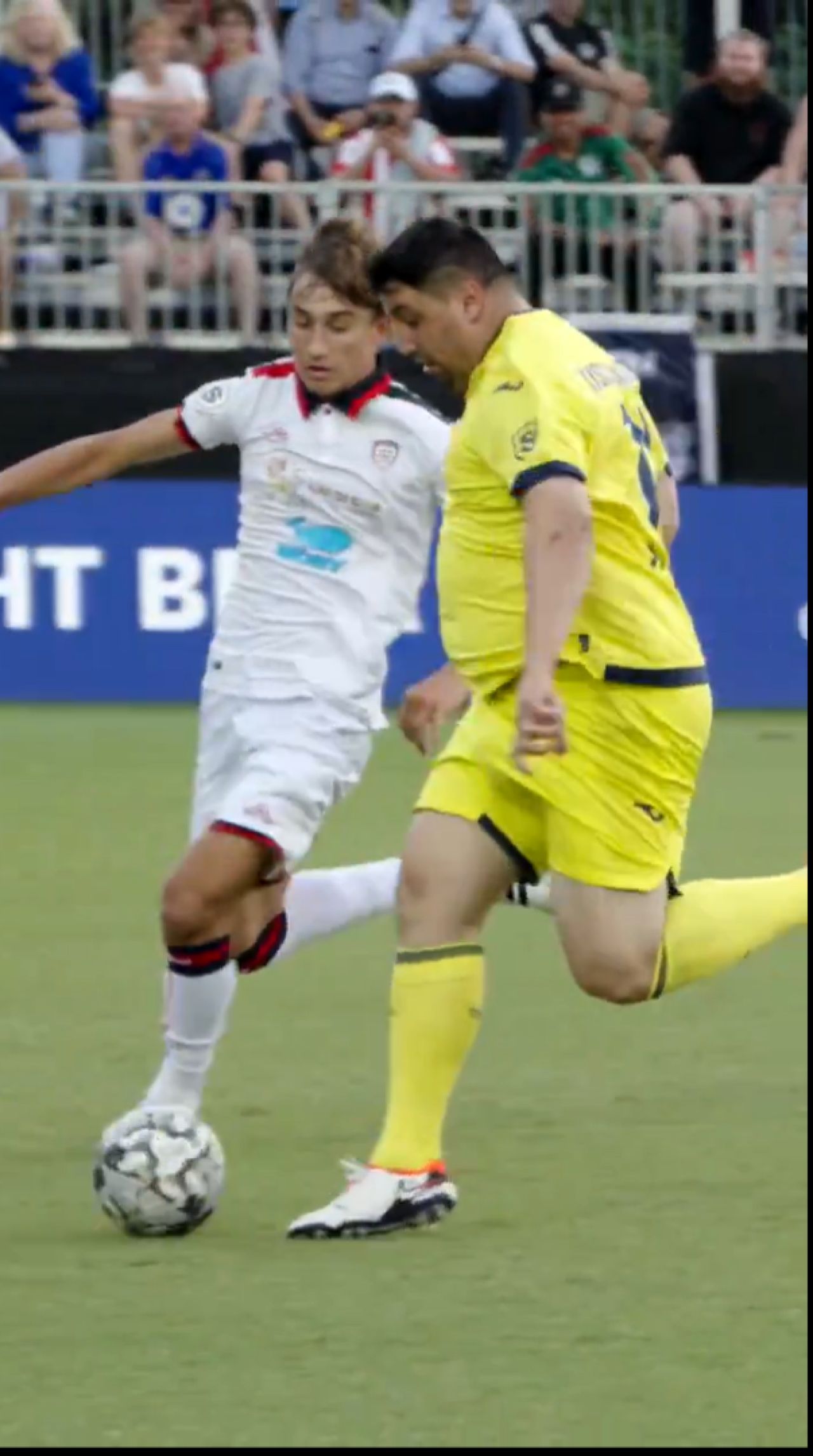 A intrat în istorie drept cel mai tânăr marcator din La Liga, dar acum surprinde prin fizicul lui_10