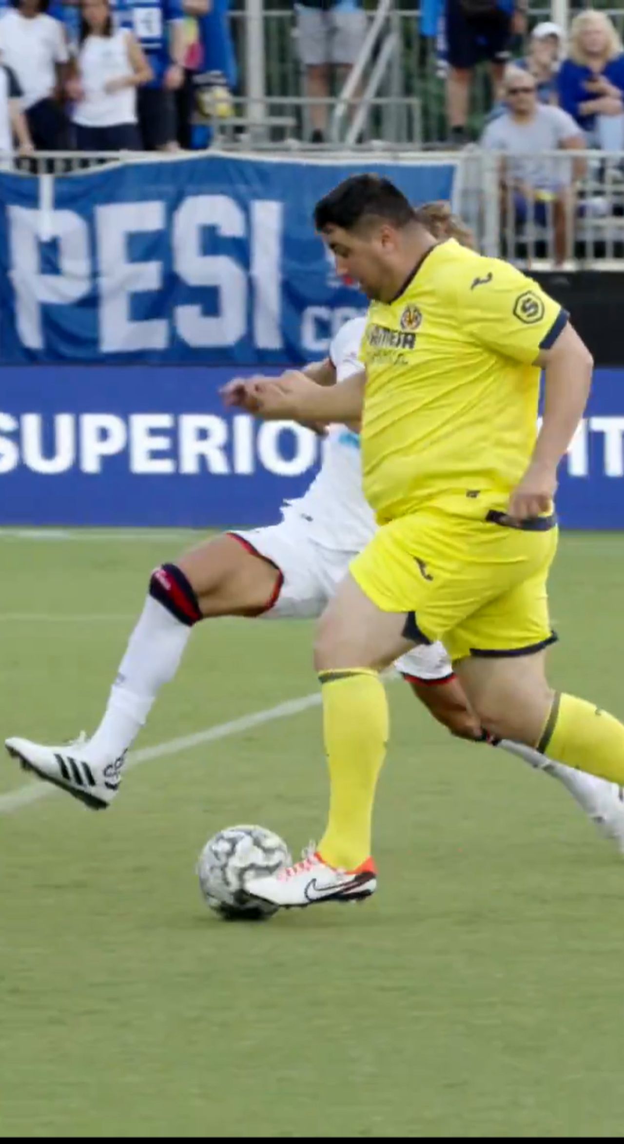 A intrat în istorie drept cel mai tânăr marcator din La Liga, dar acum surprinde prin fizicul lui_11