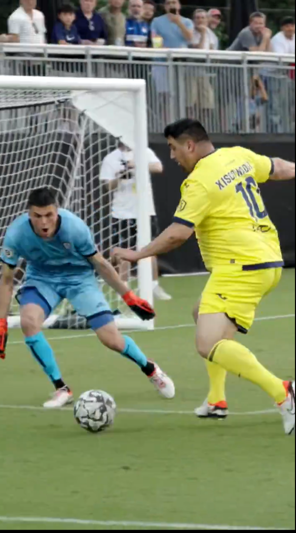 A intrat în istorie drept cel mai tânăr marcator din La Liga, dar acum surprinde prin fizicul lui_15