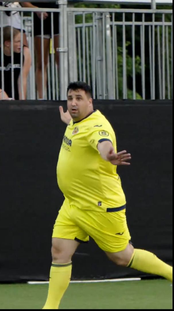 A intrat în istorie drept cel mai tânăr marcator din La Liga, dar acum surprinde prin fizicul lui_17