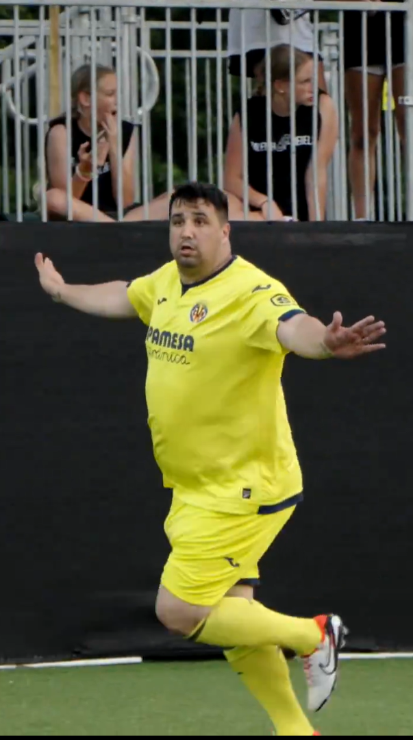 A intrat în istorie drept cel mai tânăr marcator din La Liga, dar acum surprinde prin fizicul lui_18
