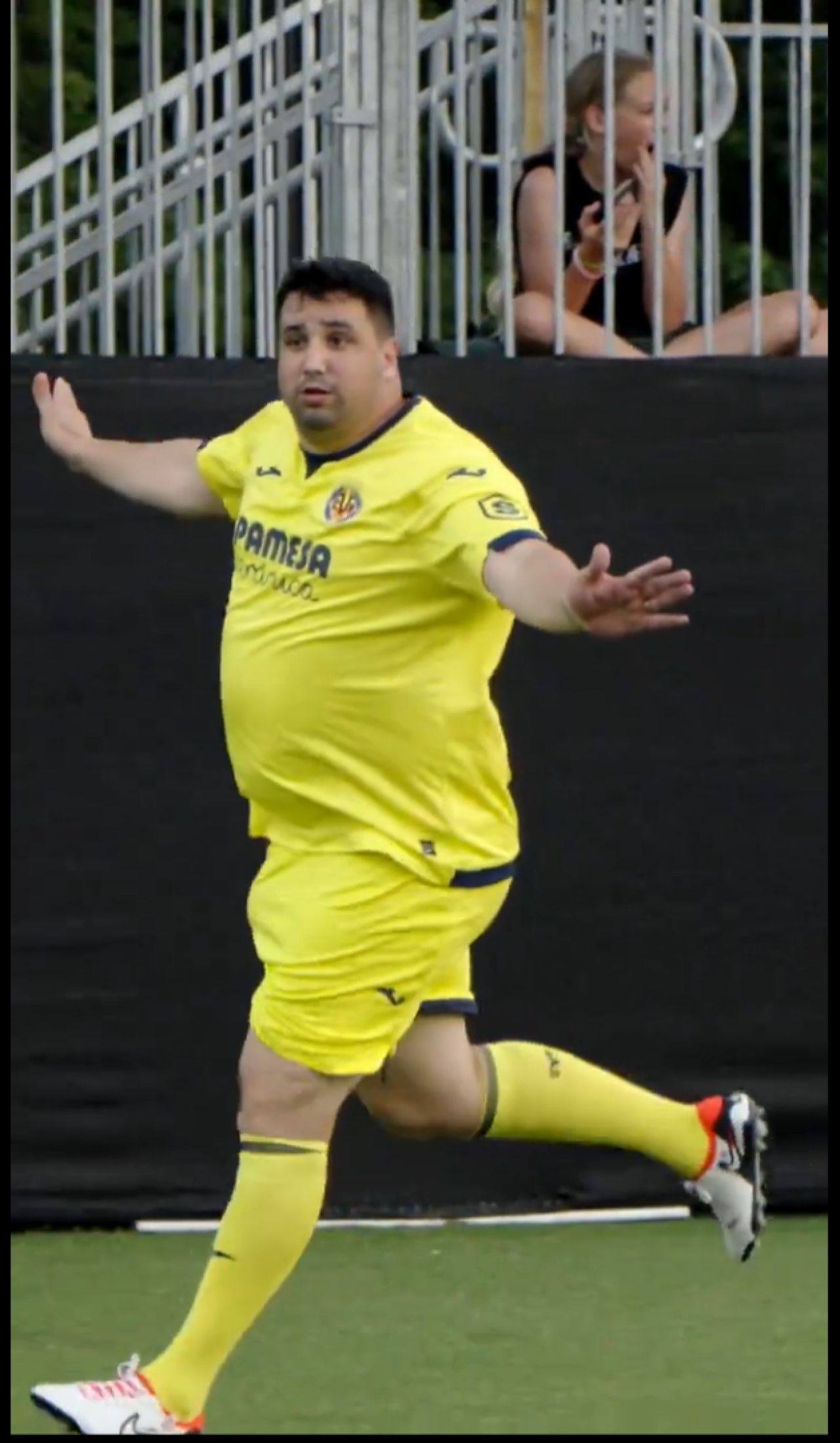 A intrat în istorie drept cel mai tânăr marcator din La Liga, dar acum surprinde prin fizicul lui_19