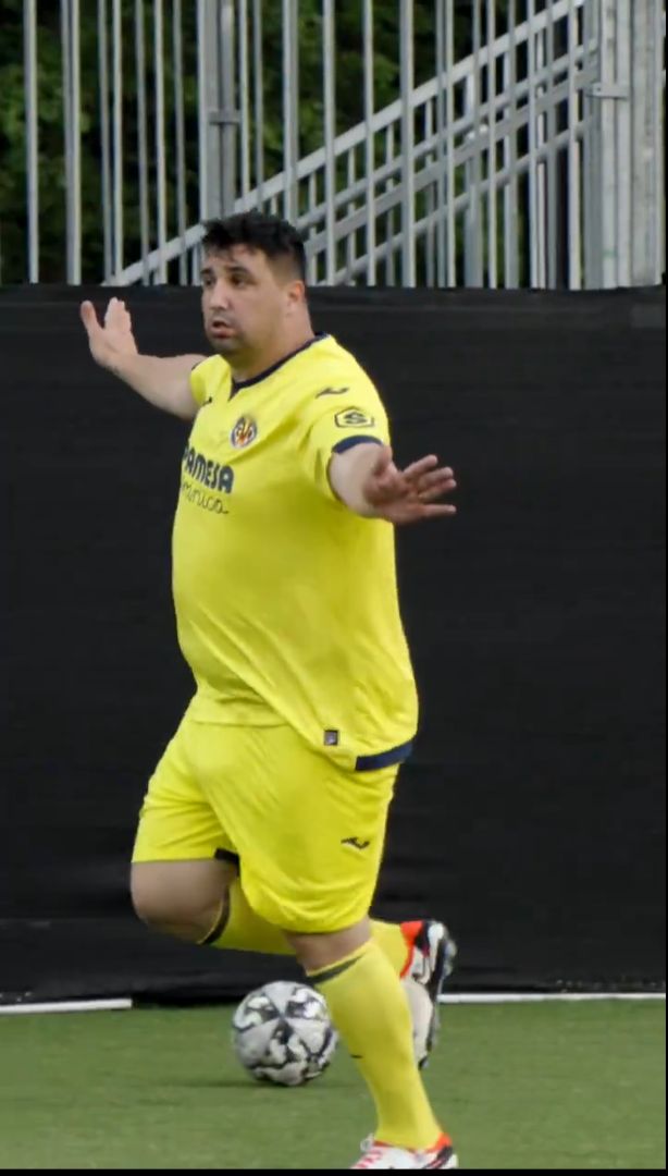 A intrat în istorie drept cel mai tânăr marcator din La Liga, dar acum surprinde prin fizicul lui_20