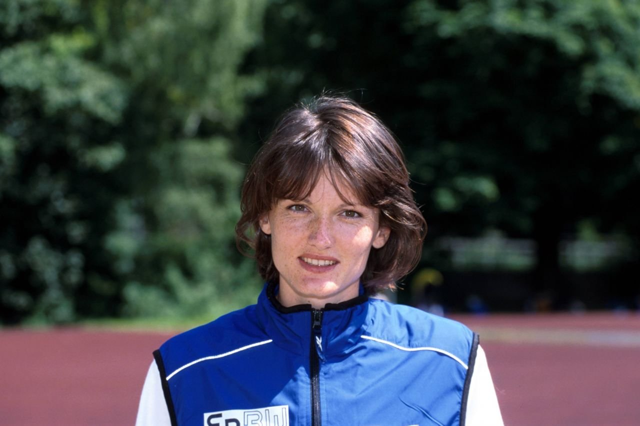Alina Astafei, legendara atletă care a plecat din România în semn de protest, a împlinit 55 de ani! A fost vicecampioană olimpică și campioană mondială și europeană_11