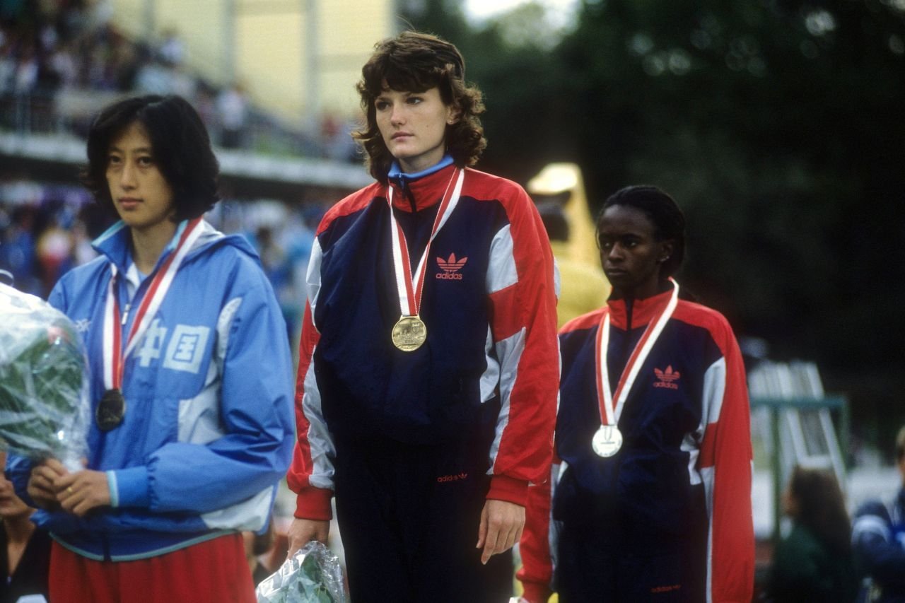 Alina Astafei, legendara atletă care a plecat din România în semn de protest, a împlinit 55 de ani! A fost vicecampioană olimpică și campioană mondială și europeană_14