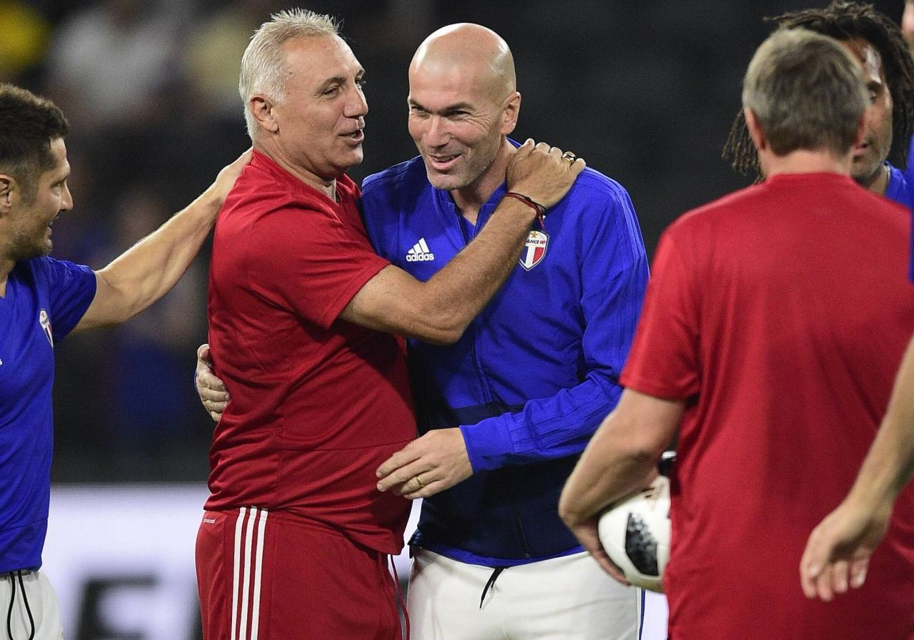 Echipa la care joacă titulari Zidane și Stoichkov luptă pentru promovarea &icirc;n La Liga, acolo unde deja a ajuns Ronaldo!&nbsp;UPDATE Alex Pașcanu &icirc;ncearcă imposibilul