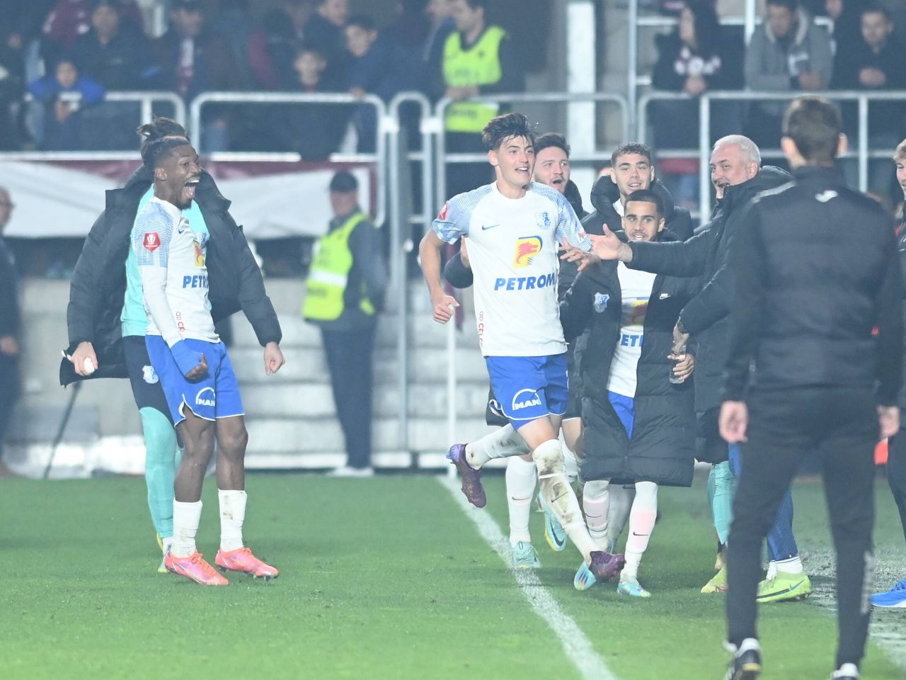 6 milioane de euro pentru 66 de minute! Gică Hagi a păcălit din nou Vestul cu ”perlele” sale_36