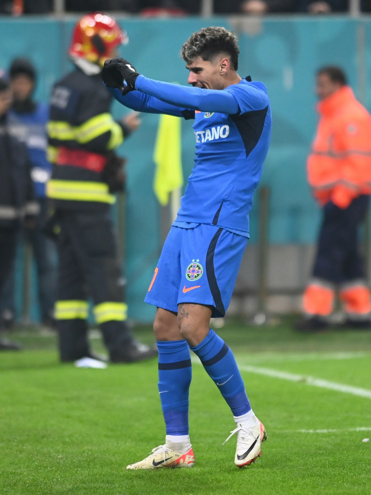 Trei fotbaliști cu realizări revin la FCSB! Vor fi prezenți la reunire_4