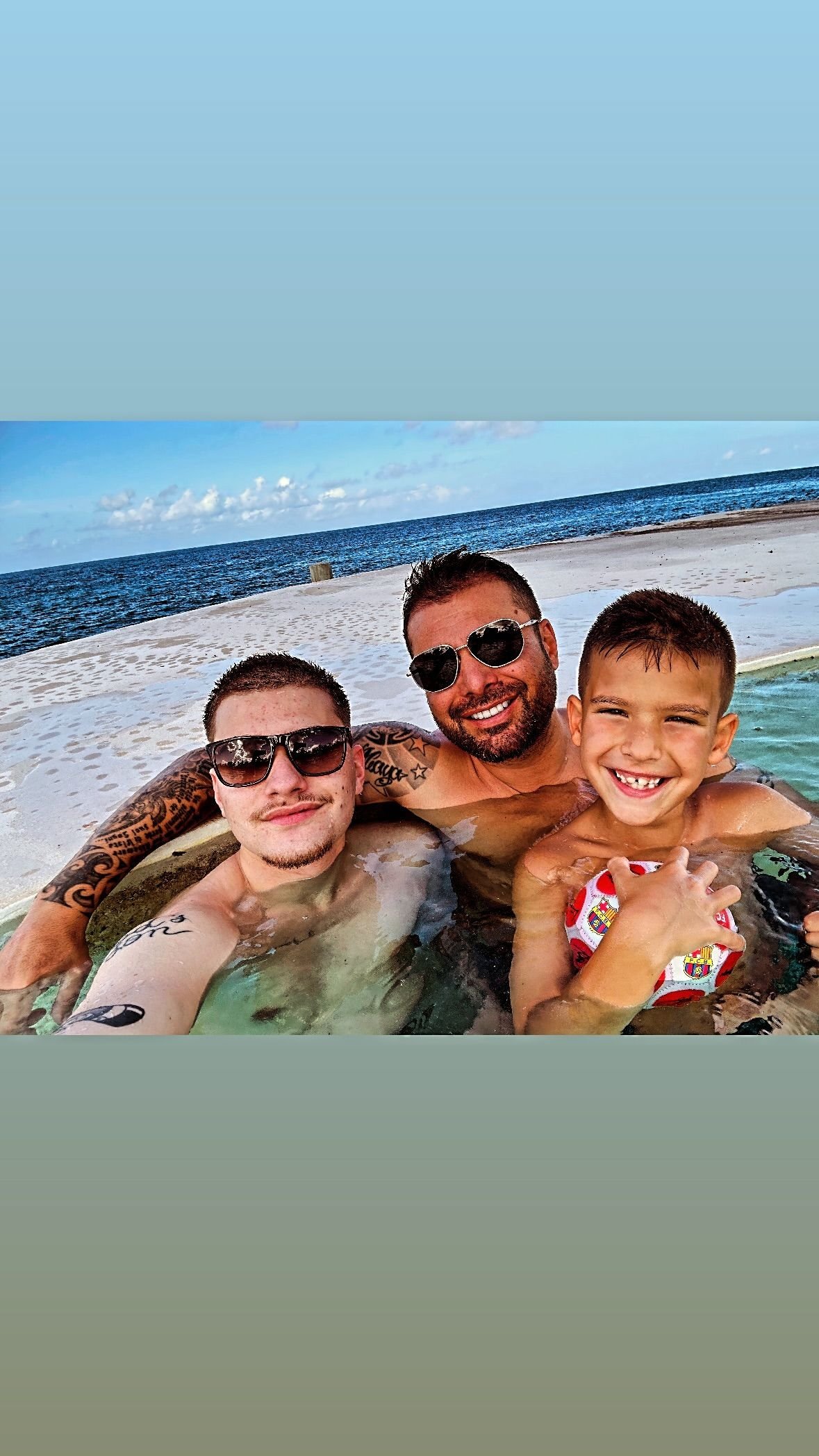 Fiicele lui Adrian Mutu, de o frumusețe răpitoare! Antrenorul român s-a pozat alături de cei patru copii și de actuala soție_4