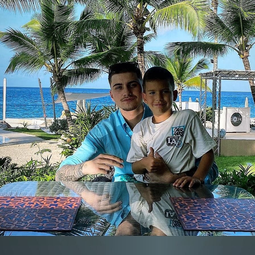 Fiicele lui Adrian Mutu, de o frumusețe răpitoare! Antrenorul român s-a pozat alături de cei patru copii și de actuala soție_9