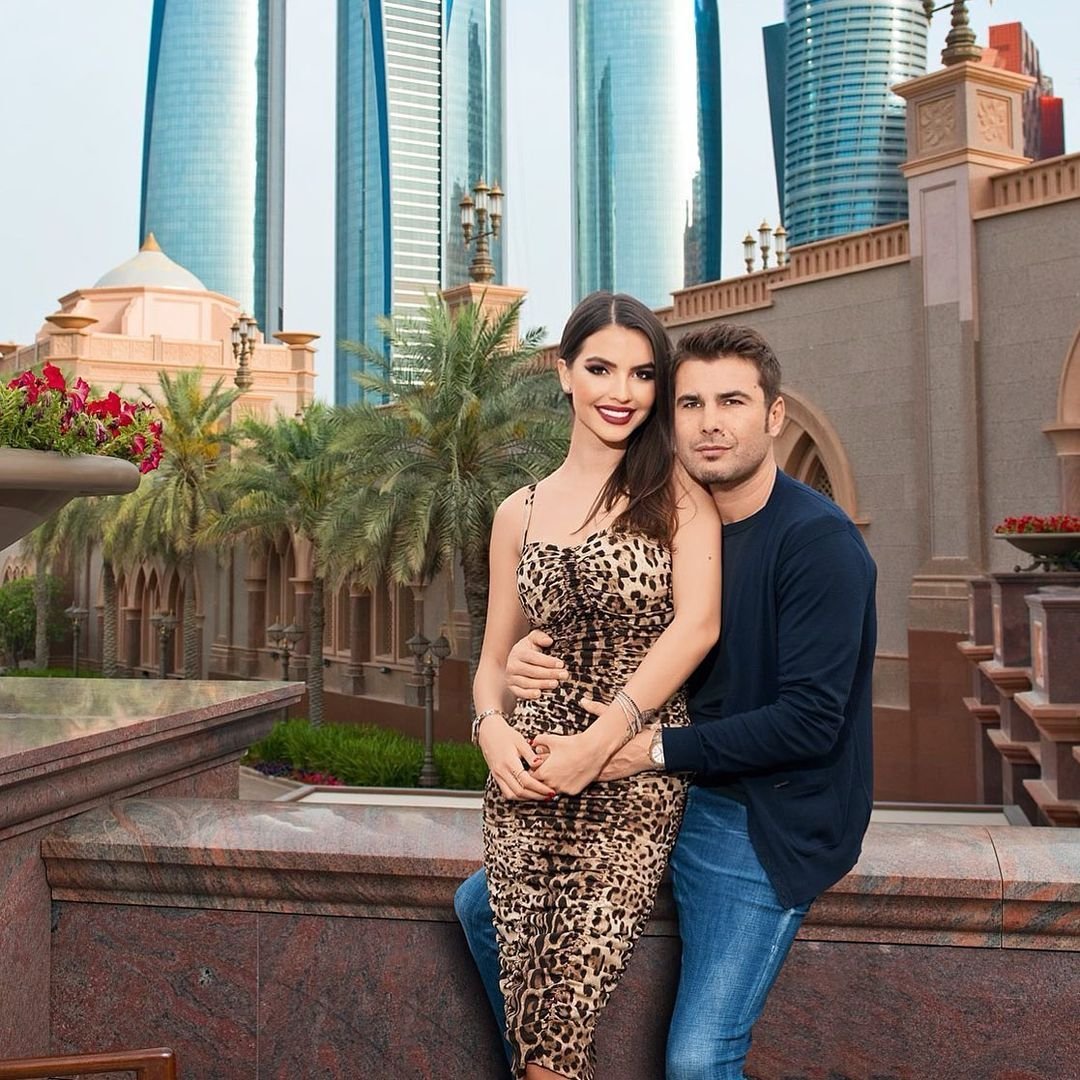 Fiicele lui Adrian Mutu, de o frumusețe răpitoare! Antrenorul român s-a pozat alături de cei patru copii și de actuala soție_15