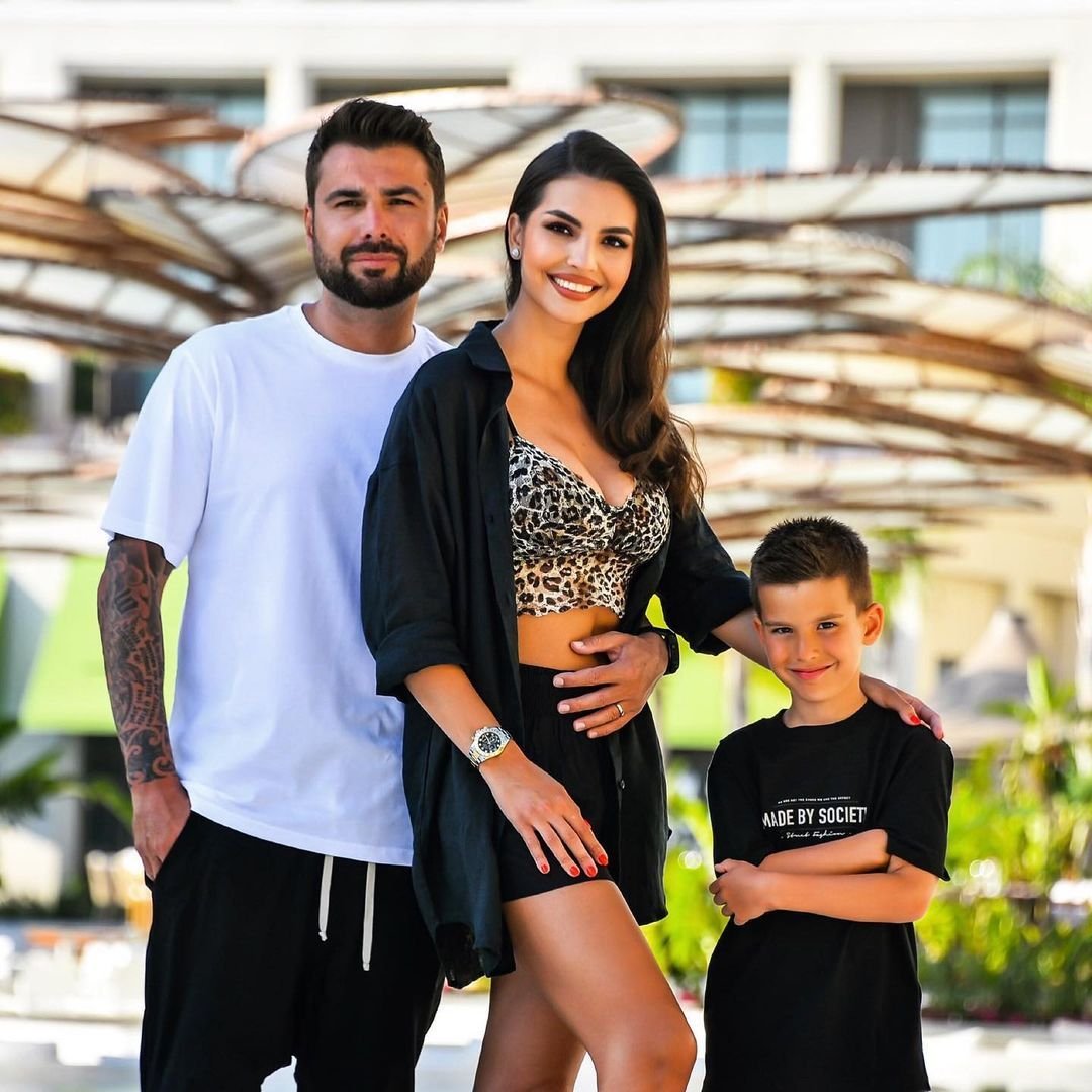 Fiicele lui Adrian Mutu, de o frumusețe răpitoare! Antrenorul român s-a pozat alături de cei patru copii și de actuala soție_17