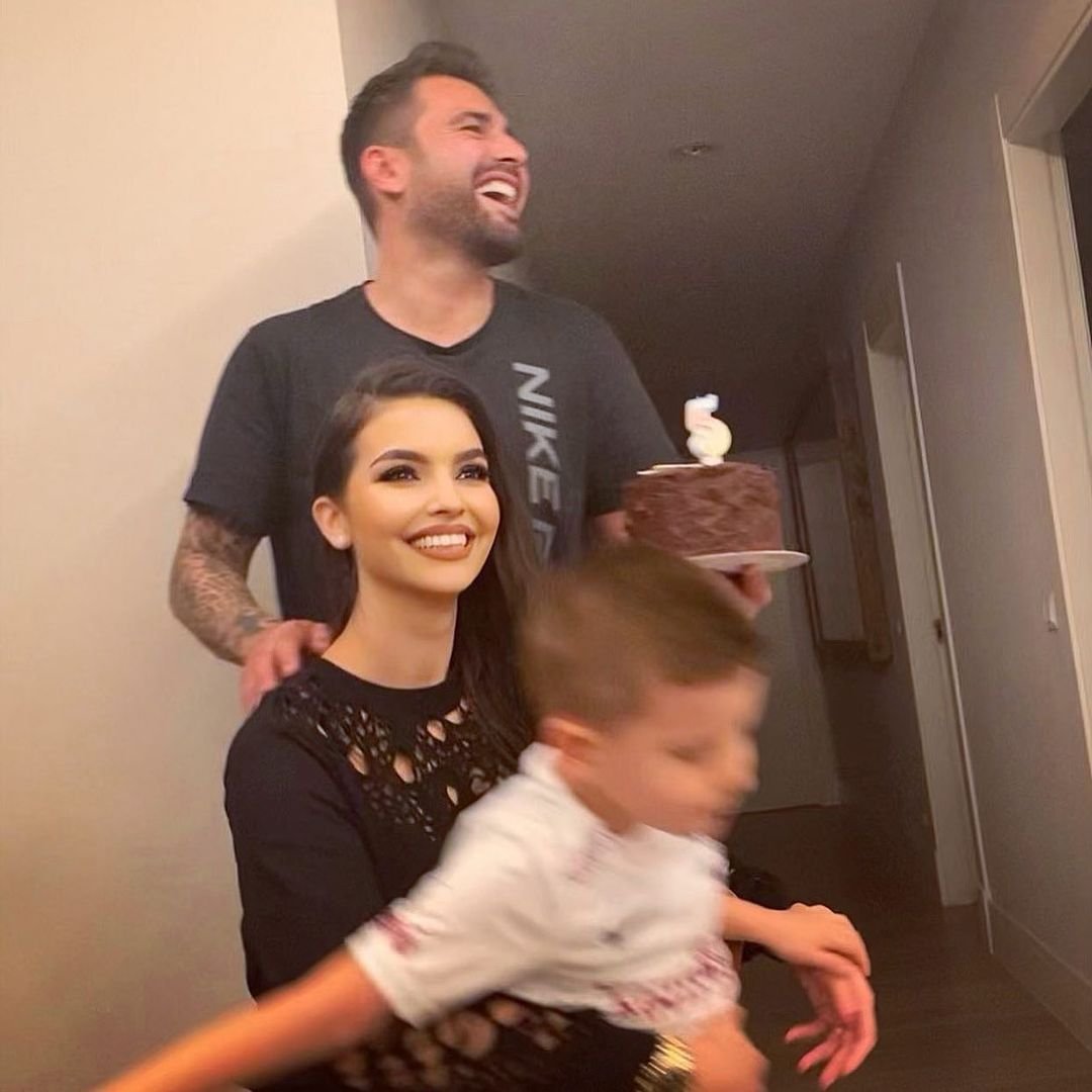 Fiicele lui Adrian Mutu, de o frumusețe răpitoare! Antrenorul român s-a pozat alături de cei patru copii și de actuala soție_26
