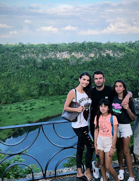 Fiicele lui Adrian Mutu, de o frumusețe răpitoare! Antrenorul român s-a pozat alături de cei patru copii și de actuala soție_40