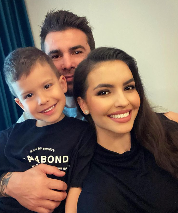 Fiicele lui Adrian Mutu, de o frumusețe răpitoare! Antrenorul român s-a pozat alături de cei patru copii și de actuala soție_50