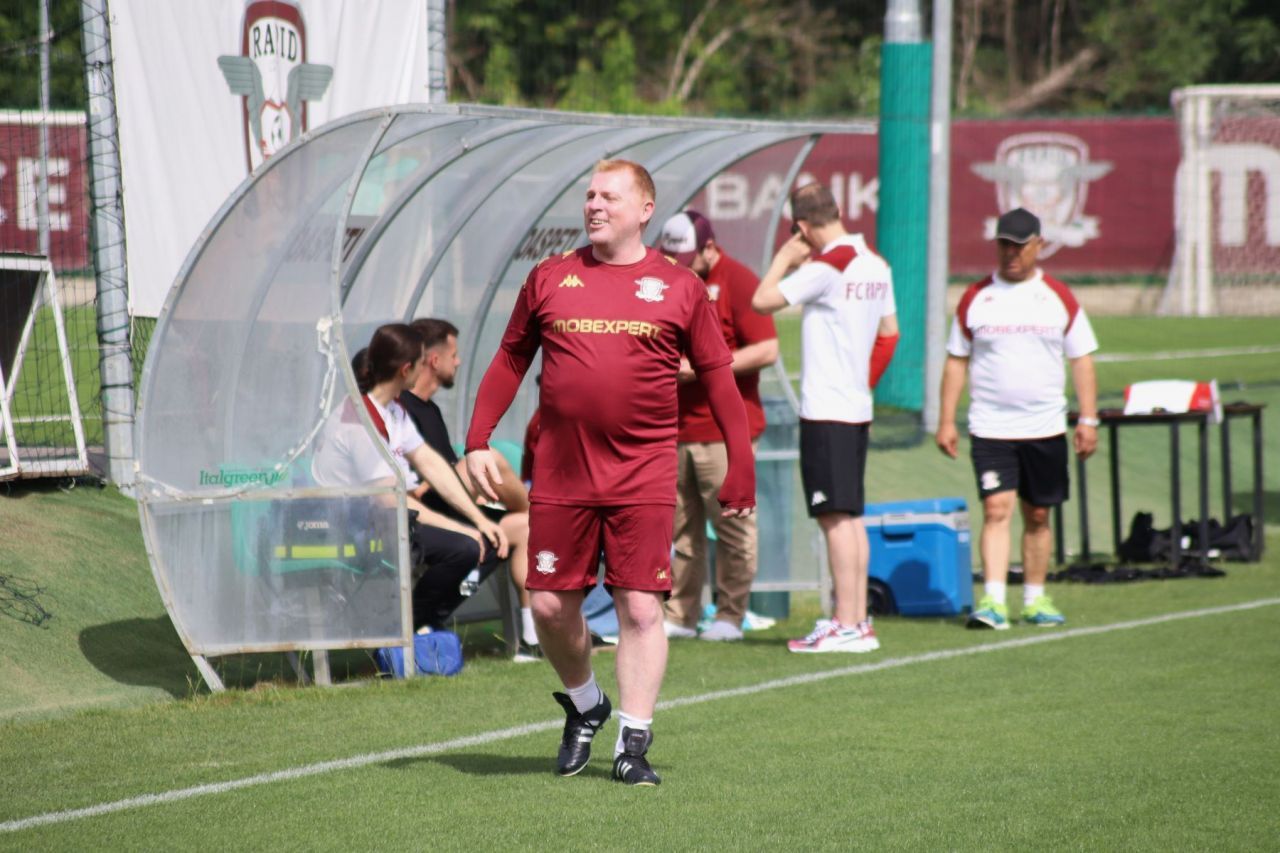 Neil Lennon nu le promite titlul rapidiștilor: