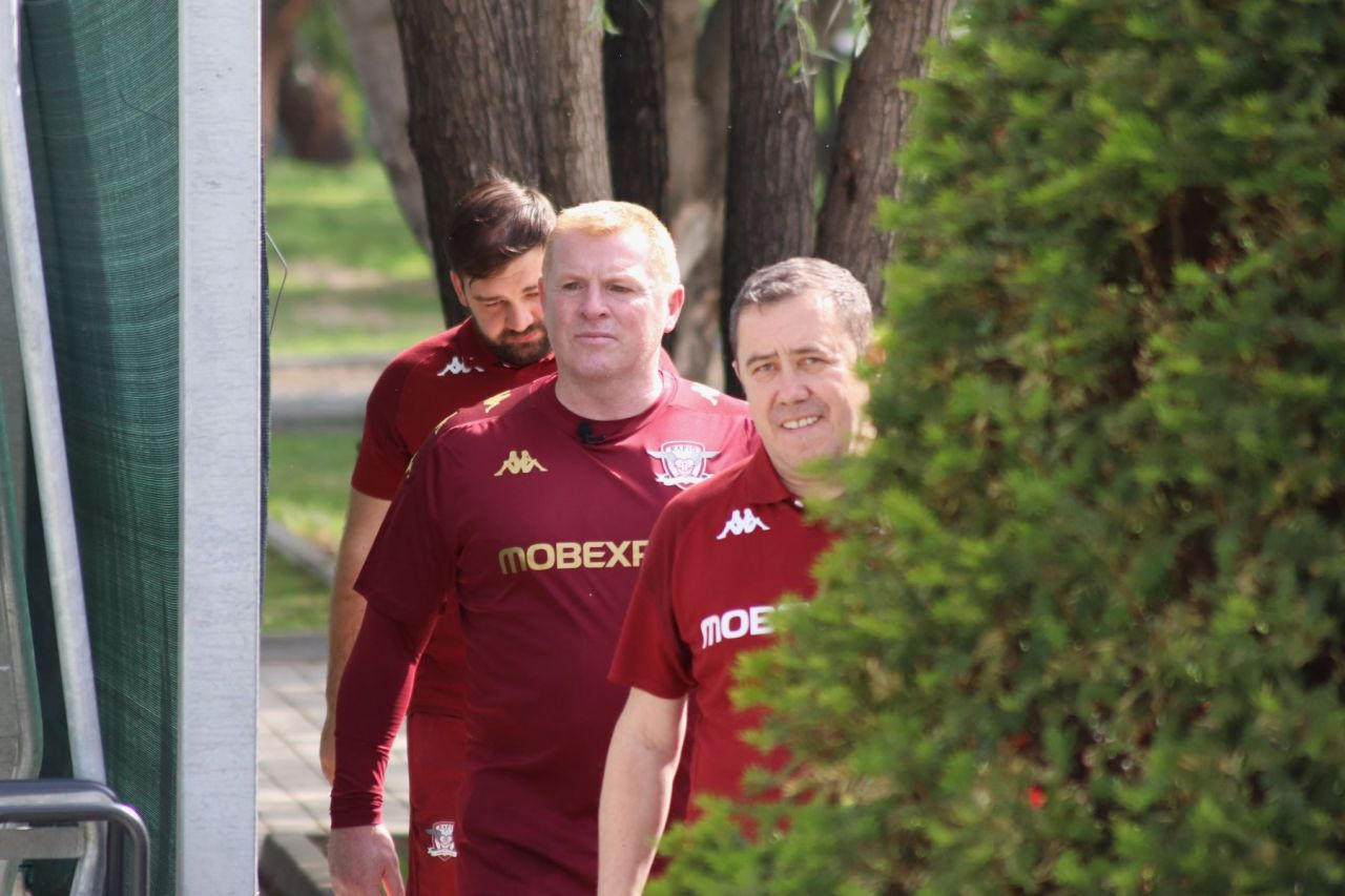 Reacția scoțienilor după ce Neil Lennon l-a invitat pe Ianis Hagi să vină la Rapid