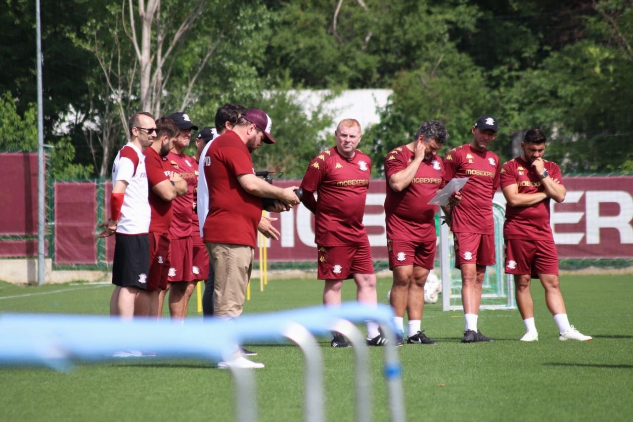 Șapte jucători noi la reunirea Rapidului, la primul antrenament sub comanda lui Neil Lennon _13