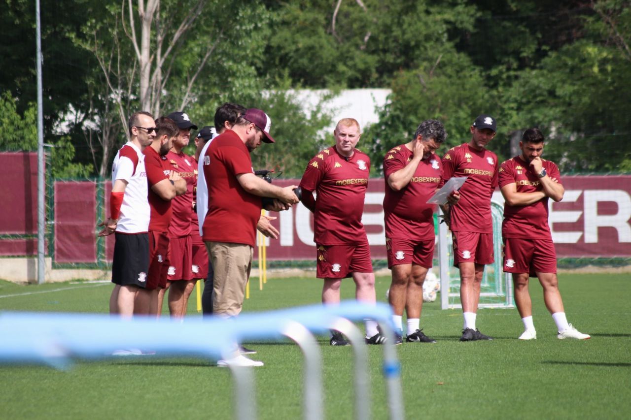 Șapte jucători noi la reunirea Rapidului, la primul antrenament sub comanda lui Neil Lennon _13