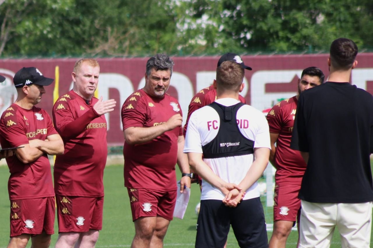 Șapte jucători noi la reunirea Rapidului, la primul antrenament sub comanda lui Neil Lennon _15