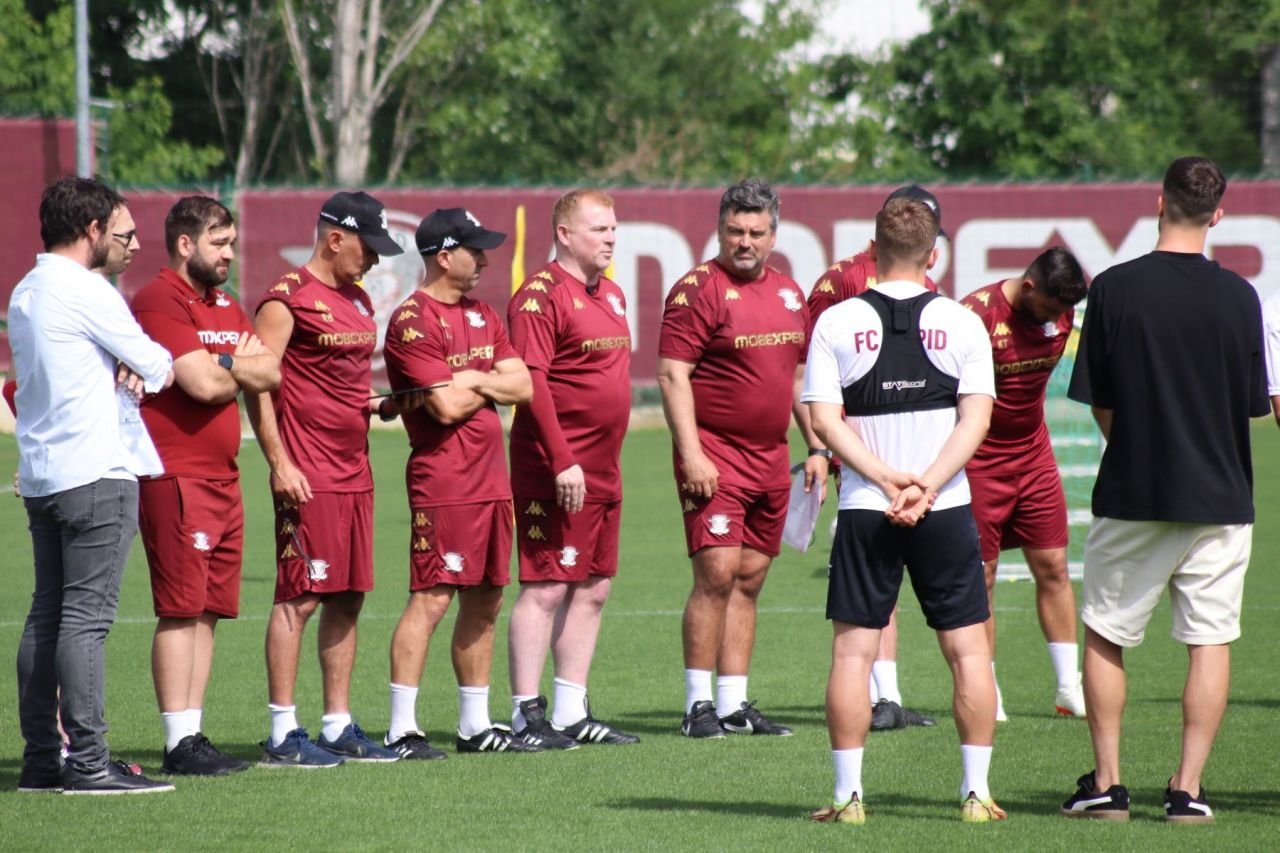 Șapte jucători noi la reunirea Rapidului, la primul antrenament sub comanda lui Neil Lennon _16