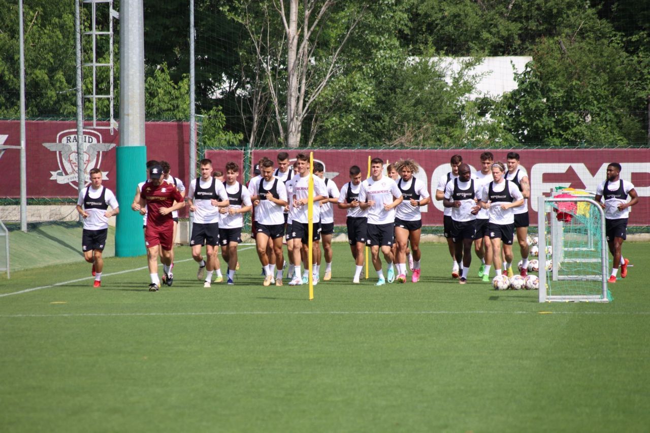 Șapte jucători noi la reunirea Rapidului, la primul antrenament sub comanda lui Neil Lennon _22