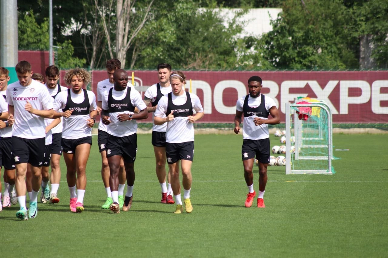 Șapte jucători noi la reunirea Rapidului, la primul antrenament sub comanda lui Neil Lennon _23