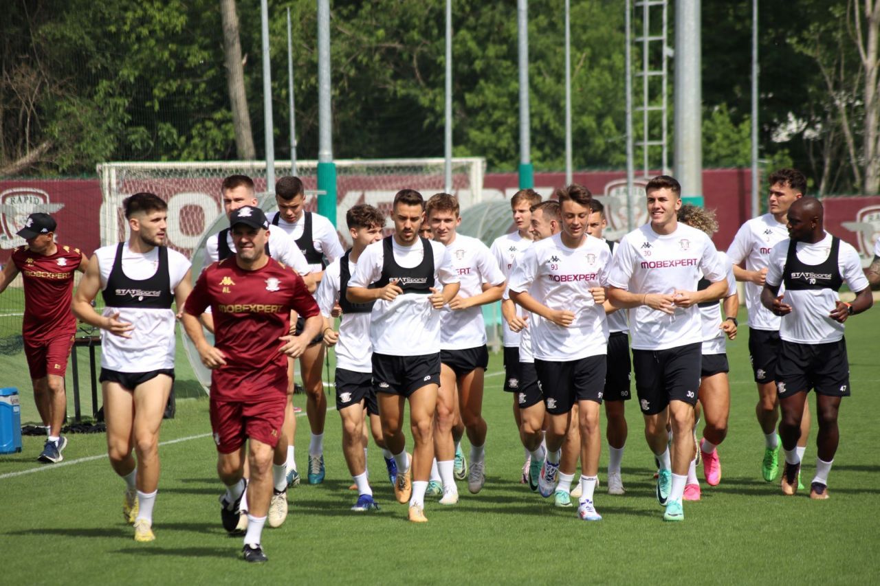 Șapte jucători noi la reunirea Rapidului, la primul antrenament sub comanda lui Neil Lennon _24