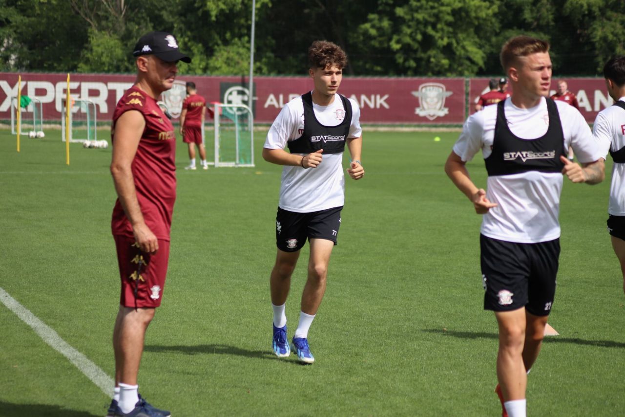 Șapte jucători noi la reunirea Rapidului, la primul antrenament sub comanda lui Neil Lennon _33