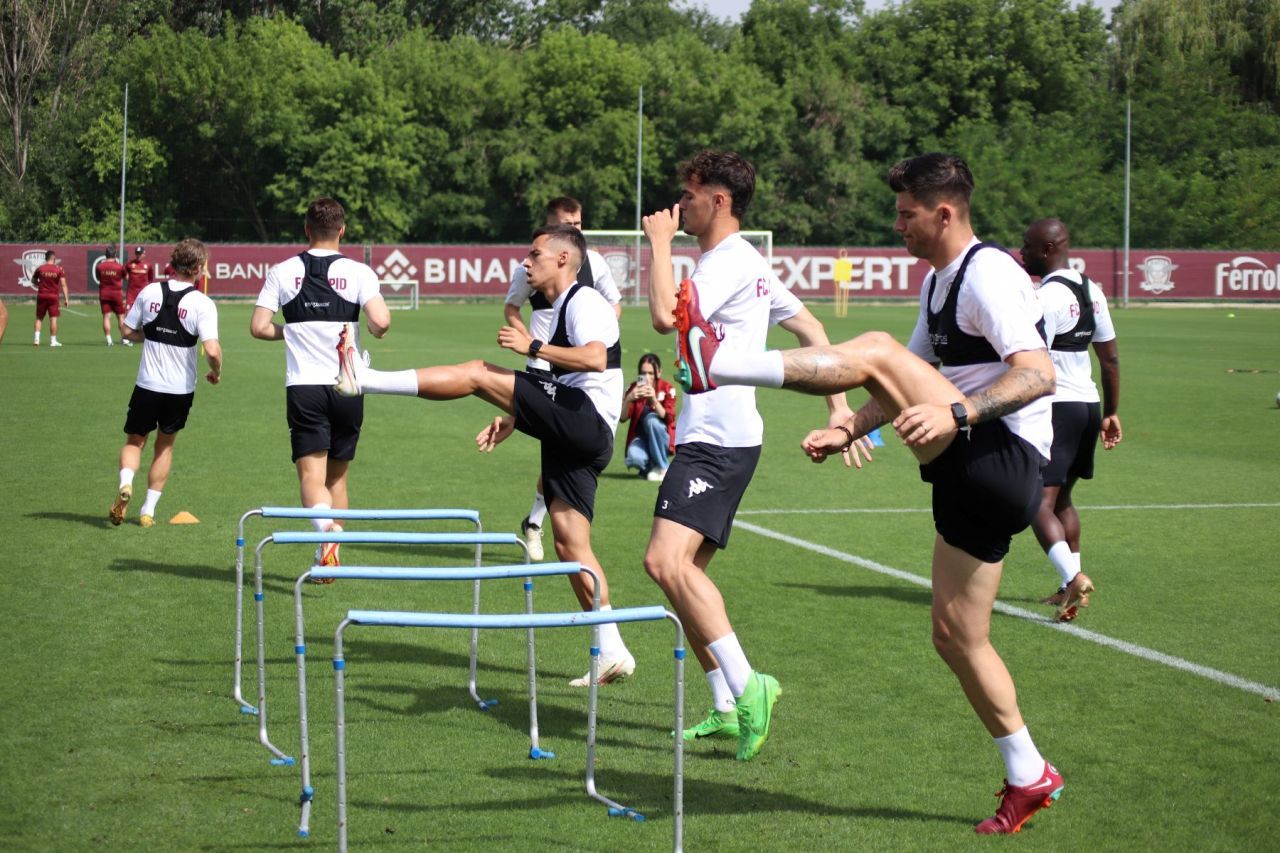 Șapte jucători noi la reunirea Rapidului, la primul antrenament sub comanda lui Neil Lennon _34