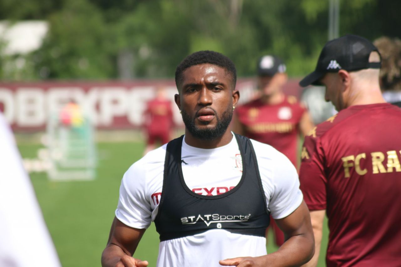 Șapte jucători noi la reunirea Rapidului, la primul antrenament sub comanda lui Neil Lennon _37