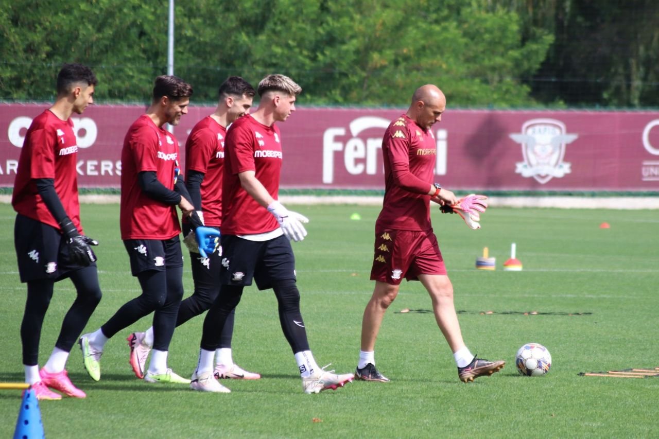Șapte jucători noi la reunirea Rapidului, la primul antrenament sub comanda lui Neil Lennon _55