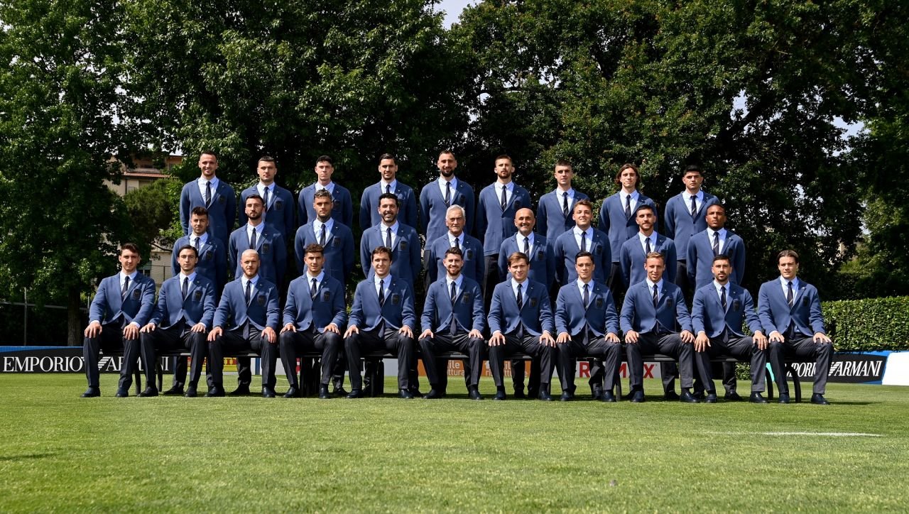 Italia și-a prezentat echipamentul oficial pentru Campionatul European din Germania_3