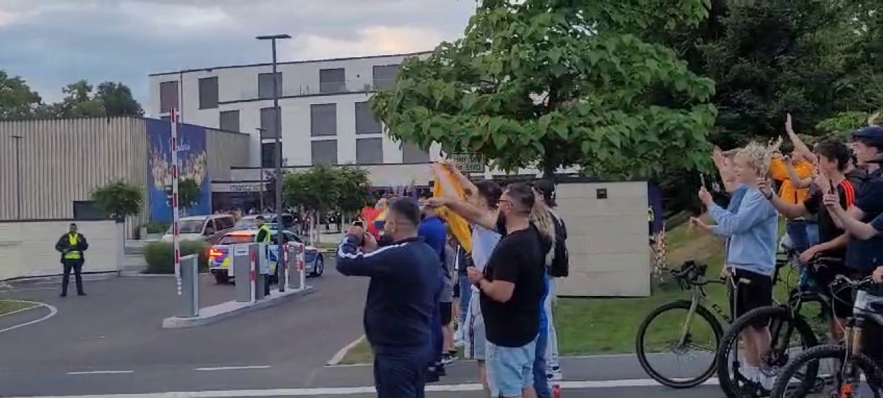Tricolorii au ajuns în Würzburg! Cum au fost întâmpinați de fanii români aflați la hotel_8