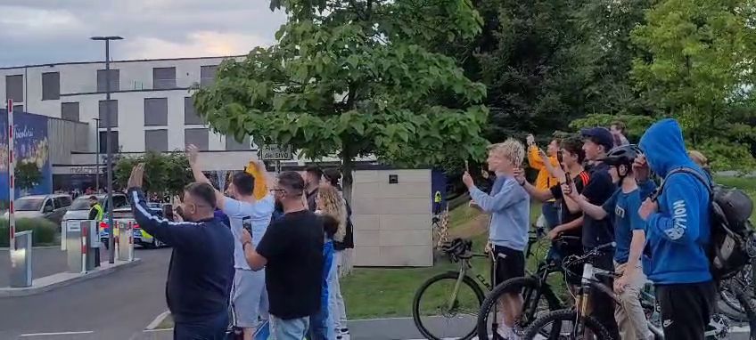 Tricolorii au ajuns în Würzburg! Cum au fost întâmpinați de fanii români aflați la hotel_9