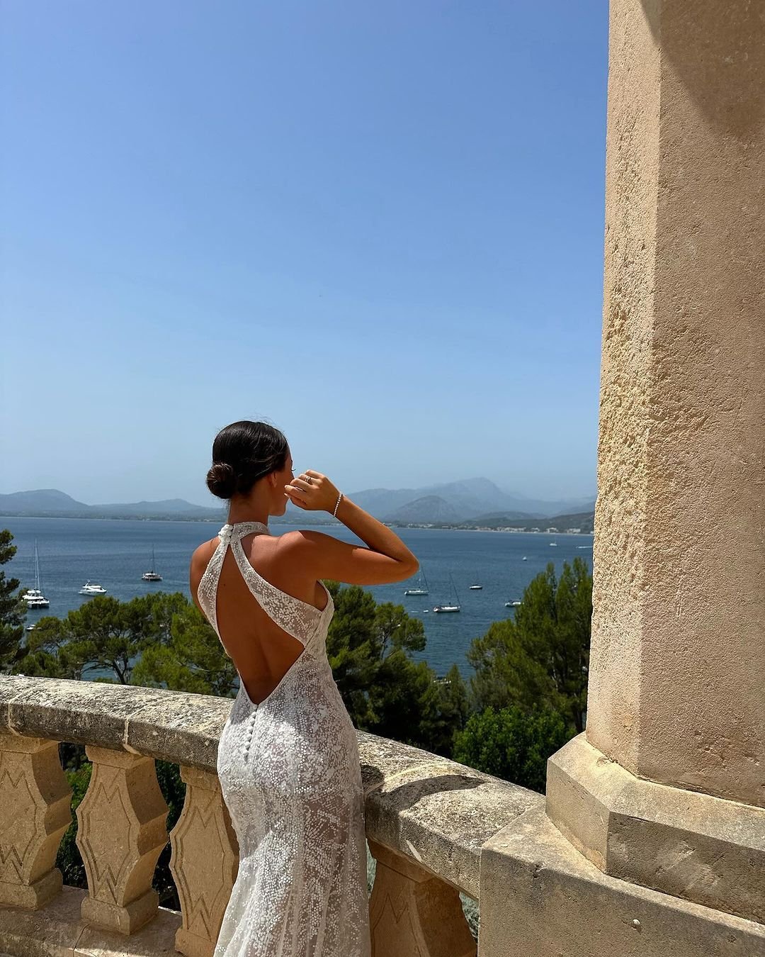Exclus din lotul pentru EURO 2024, un fotbalist s-a fotografiat alături de superba sa soție, în vacanță: 