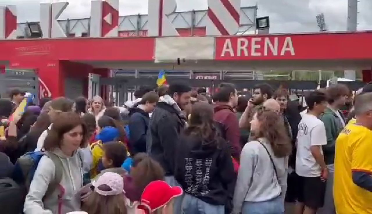 Interes major pentru tricolori! Sute de oameni s-au strâns pentru primul antrenament al României, în Germania _2