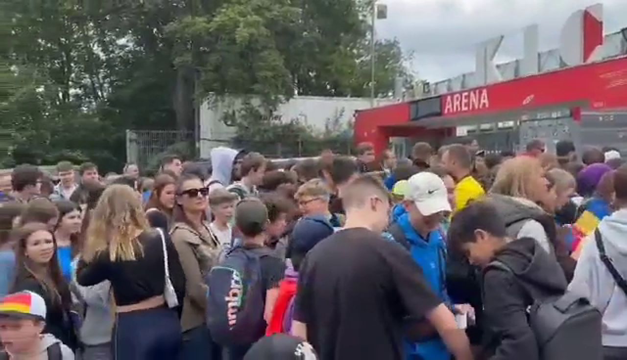 Interes major pentru tricolori! Sute de oameni s-au strâns pentru primul antrenament al României, în Germania _4