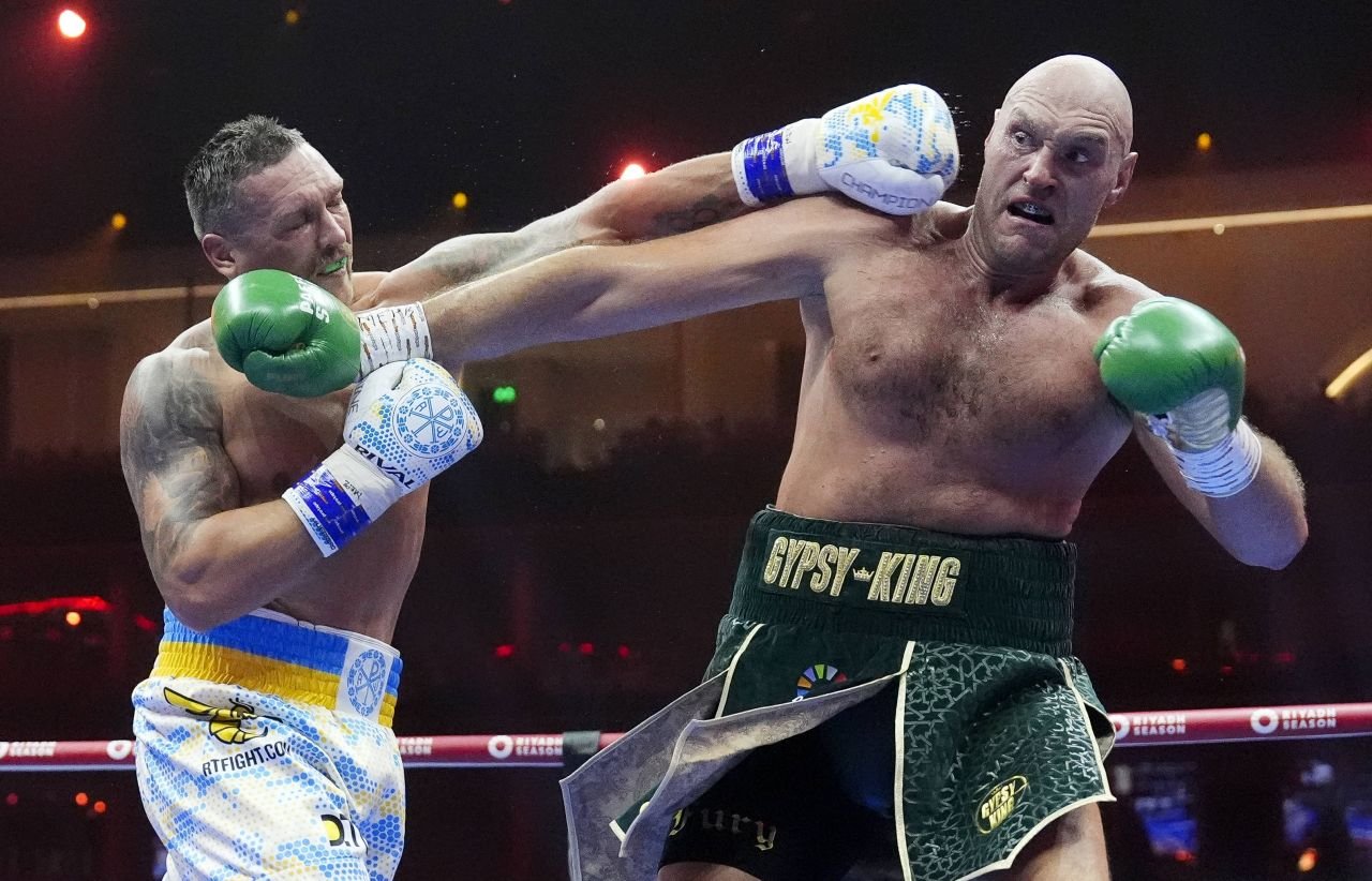 Cetățeanul turmentat. Paznicii l-au scos pe Tyson Fury dintr-un bar, apoi pugilistul s-a prăbușit pe trotuar_3