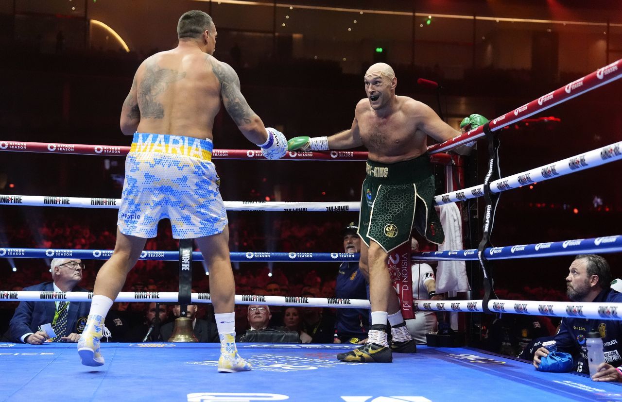 Cetățeanul turmentat. Paznicii l-au scos pe Tyson Fury dintr-un bar, apoi pugilistul s-a prăbușit pe trotuar_6