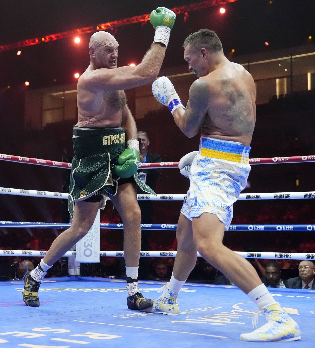 Cetățeanul turmentat. Paznicii l-au scos pe Tyson Fury dintr-un bar, apoi pugilistul s-a prăbușit pe trotuar_7