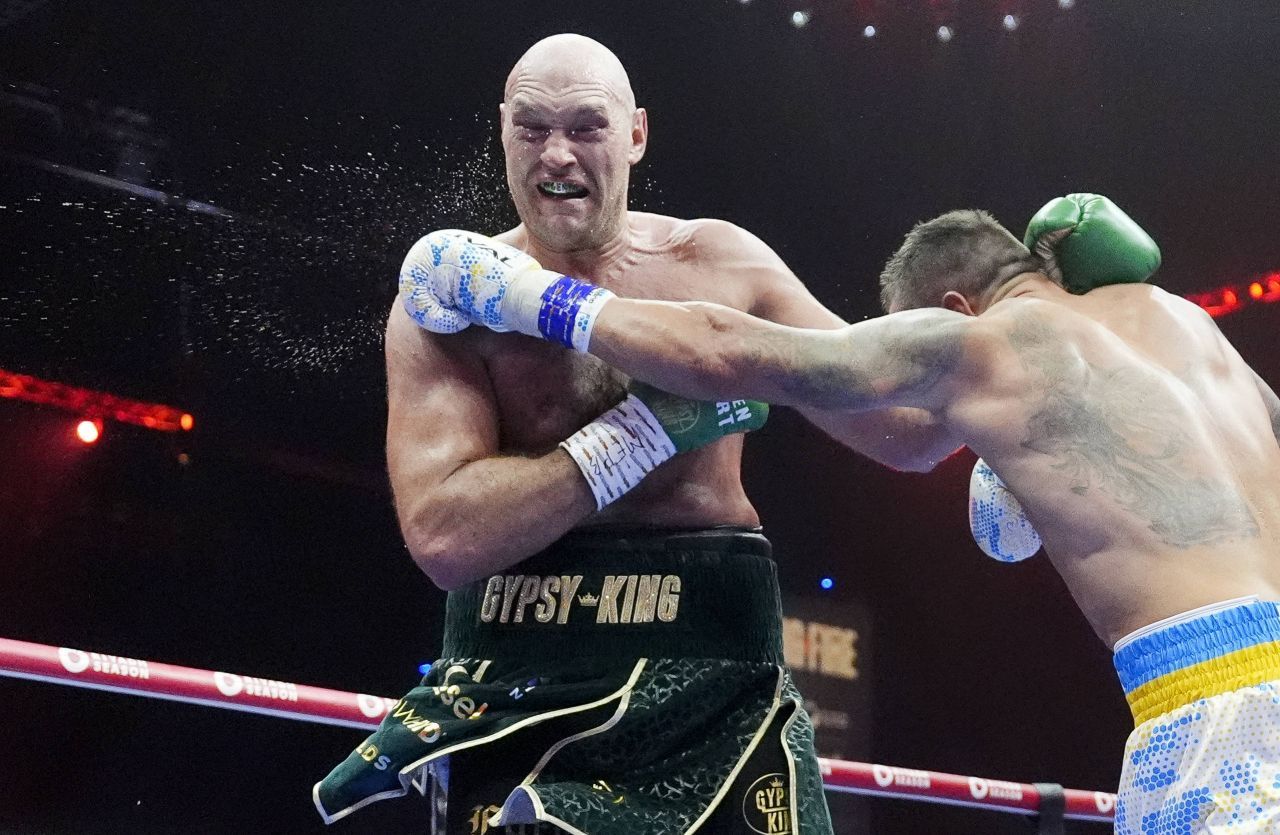 Cetățeanul turmentat. Paznicii l-au scos pe Tyson Fury dintr-un bar, apoi pugilistul s-a prăbușit pe trotuar_8
