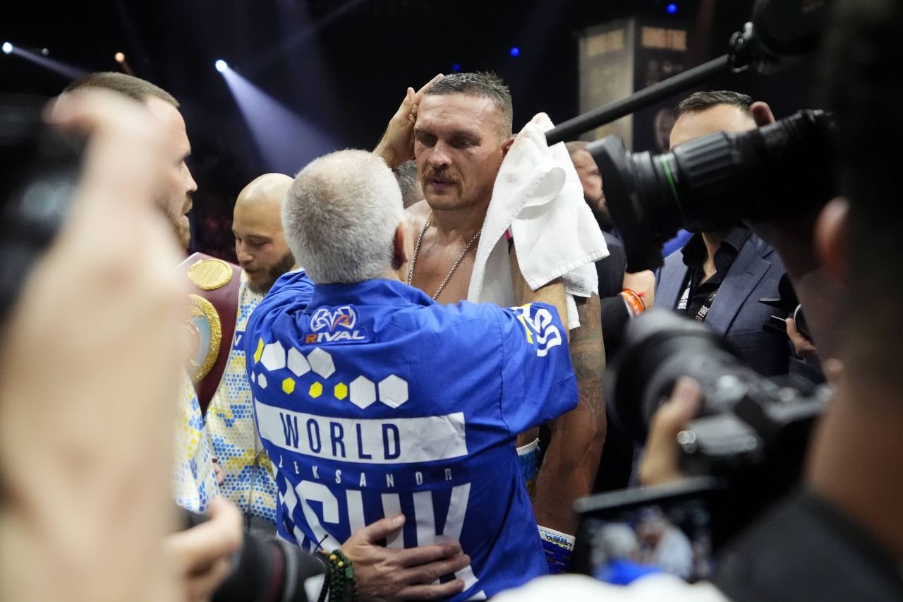 Cetățeanul turmentat. Paznicii l-au scos pe Tyson Fury dintr-un bar, apoi pugilistul s-a prăbușit pe trotuar_9