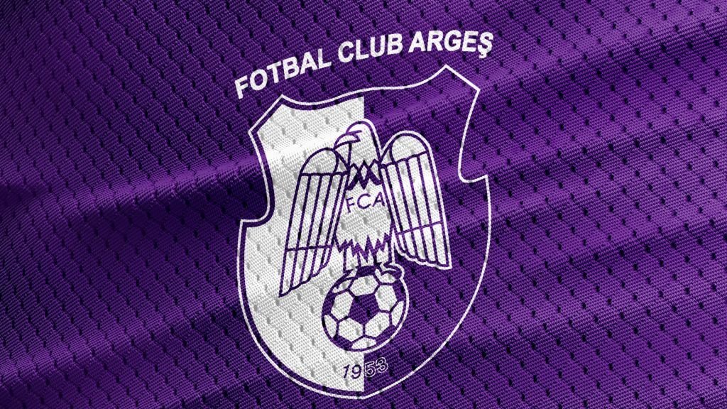 FC Argeș a transferat un mijlocaș din Superligă! 