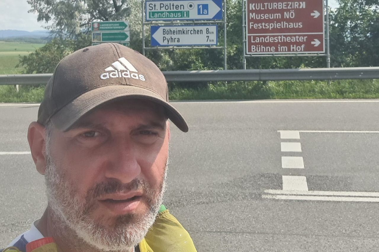 Călătorie către Euro 2024 | El este fanul român care a plecat pe jos până la Munchen, ca să vadă meciul