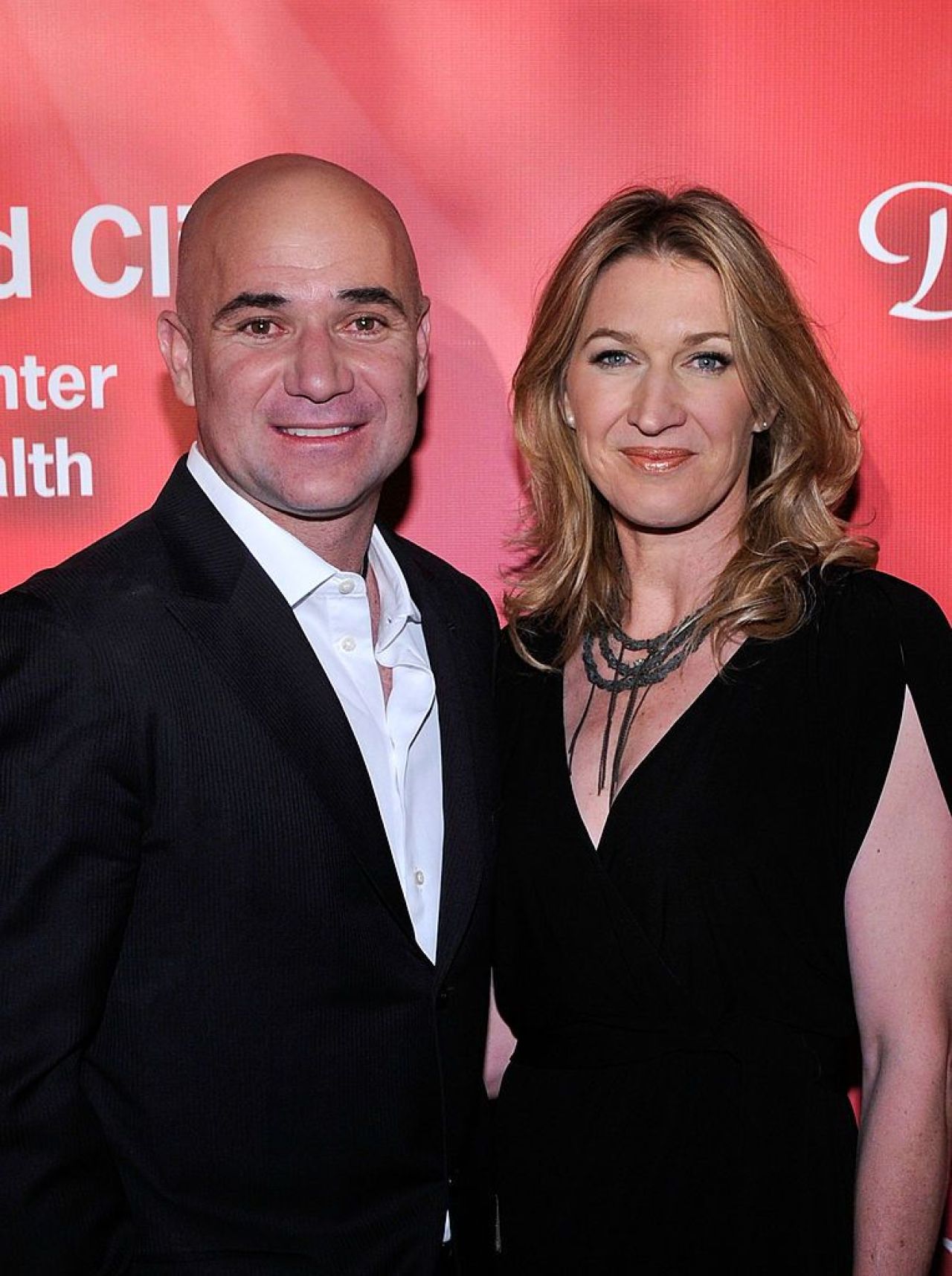 Fără aere de vedetă la sosirea soților Agassi și Graf în România. Sâmbătă joacă cu Halep și Pavel în direct la Pro Arena și VOYO_23