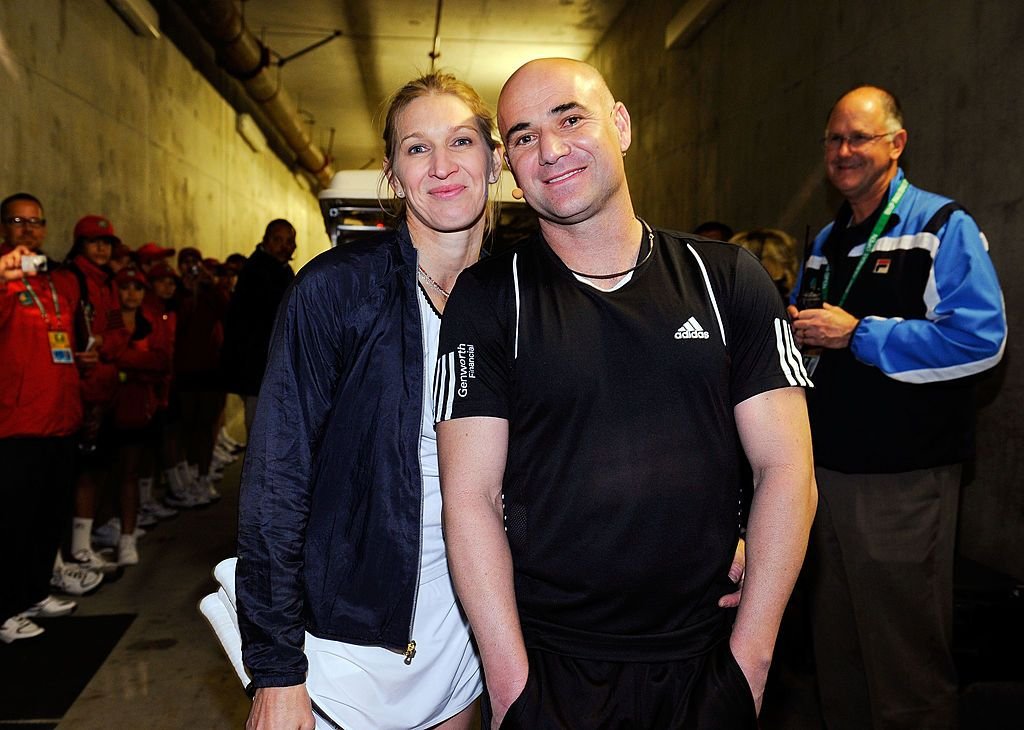 Fără aere de vedetă la sosirea soților Agassi și Graf în România. Sâmbătă joacă cu Halep și Pavel în direct la Pro Arena și VOYO_26